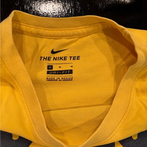 Men’s University of Michigan t shirt - Picture 3 of 3